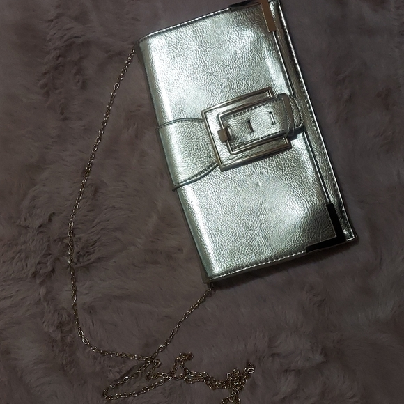 SALE‼️ Crossbody bag with chain - Picture 1 of 9